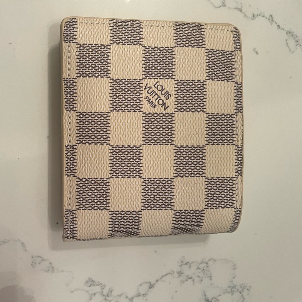 LV wallet, brand new never worn ! Great for last minute holiday gift